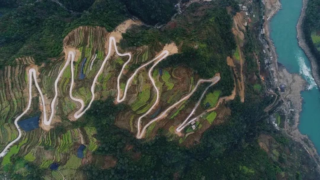 嘿！一起上路！踏上云南美麗公路！   怒江傳媒公司