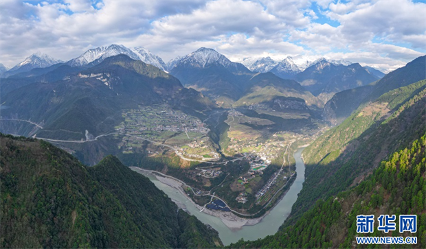 云南旅游,云南旅行社,云南團(tuán)建公司,云南策劃公司,云南會(huì)議公司,怒江旅游,怒江旅行社,怒江團(tuán)建公司,怒江會(huì)議公司,怒江會(huì)議會(huì)展：在云霧里的村莊 尋一個(gè)世外桃源