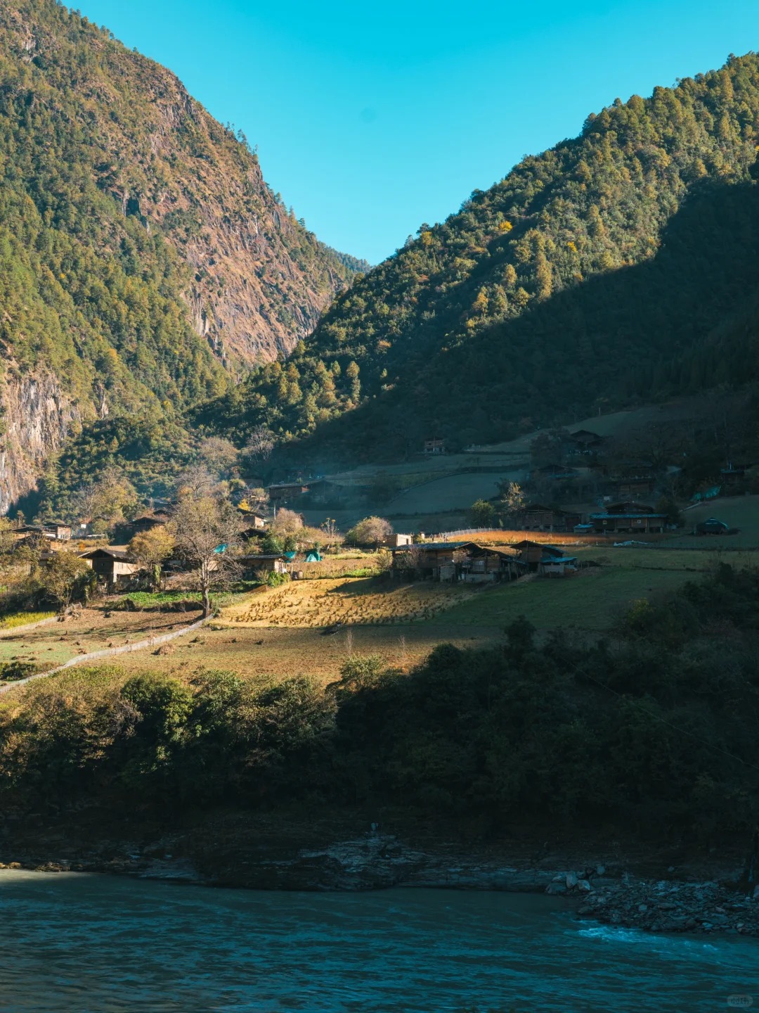 云南旅游,云南旅行社,云南團建公司,云南策劃公司,云南會議會展,怒江旅游,怒江旅行社,怒江團建公司,怒江策劃公司,怒江會議會展：茶馬古道上的活化石村落，霧里看“仙”！ | 峽谷間的時序詩篇